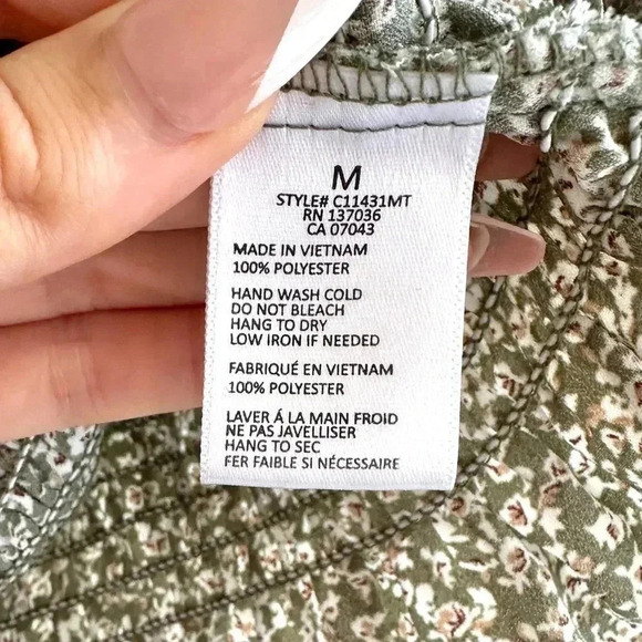 Paper Crane Smocked Floral Blouse, Puff Sleeve Green Fall Top, Size Medium - Picture 9 of 16